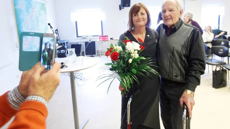 Generationer. "Blomman" kallade Börje Norling för pappa. De jobbade tillsammans på Bahco och förblev vänner. Han hoppas att Marie Nilsson som är relativt nytillträdd ordförande för IF Metall anammar "Blommans" gärning.