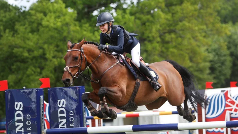 Stipendiat. Aktuell i Gothenburg Horse Show och nyss tilldelad tävlingens stilftelses stipendium. Det går bra för Jump Clubs Kajsa Björe just nu.