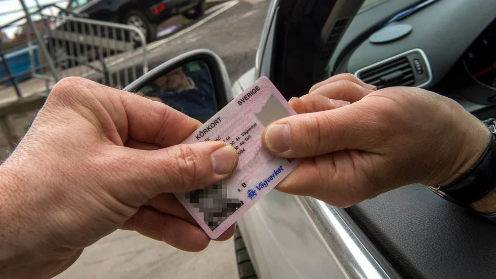 Falsk. Mannen är misstänkt för brukande av falsk urkund.