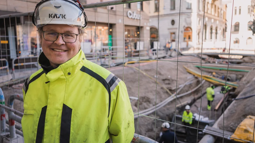Arkeologen Joakim Kjellberg leder arbetet på Stora Torget. "Det känns jättespännande", säger han om timmerhuset som upptäcktes under onsdagen.