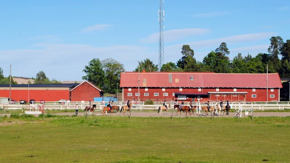 Målserum. Ridklubbens anläggning är i dåligt skick och behöver rustas upp.
