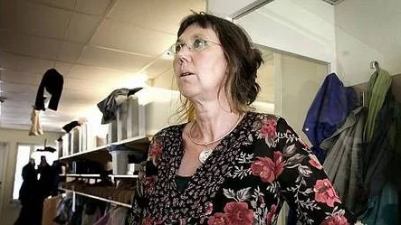När man med avsikt gömmer krossat glas i sanden under barnens gungor är det något sjukt, säger förskolläraren Gunilla Hamberg.