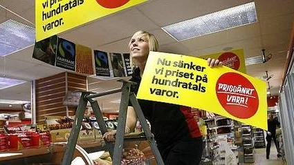 Sänkta priser! Nina Schill skyltar om på ICA Hörnan