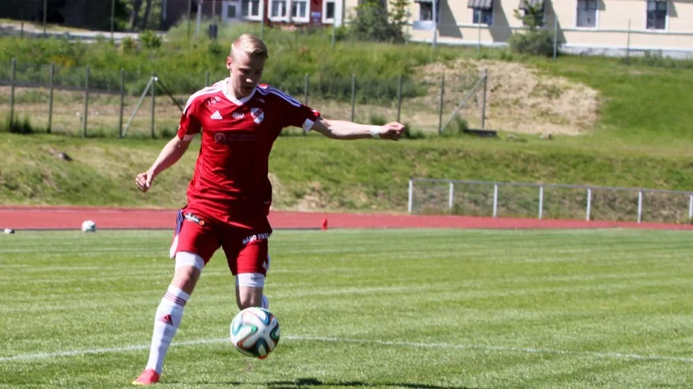 Målskytt. Jesper Thanger satte första bollen i derbyt.