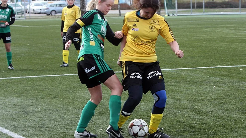 En pinne. Lina Hemlin och hennes ESK 2 har haft en intensiv helg. Två matcher på två dagar gav en poäng.