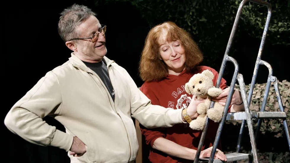 Ronald Brandel och Maud Nyberg repeterar Så går ingen kamel.