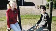 På ny skola -­ Tove Hunneyball och Goran Khello Sheikhi.