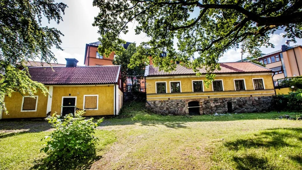 Hotade. Brygghuset och boningshuset från sent 1700-tal kan komma att rivas för att lämna plats åt en ny byggnad som ska sörja för bostäder till studenter och gästforskare.