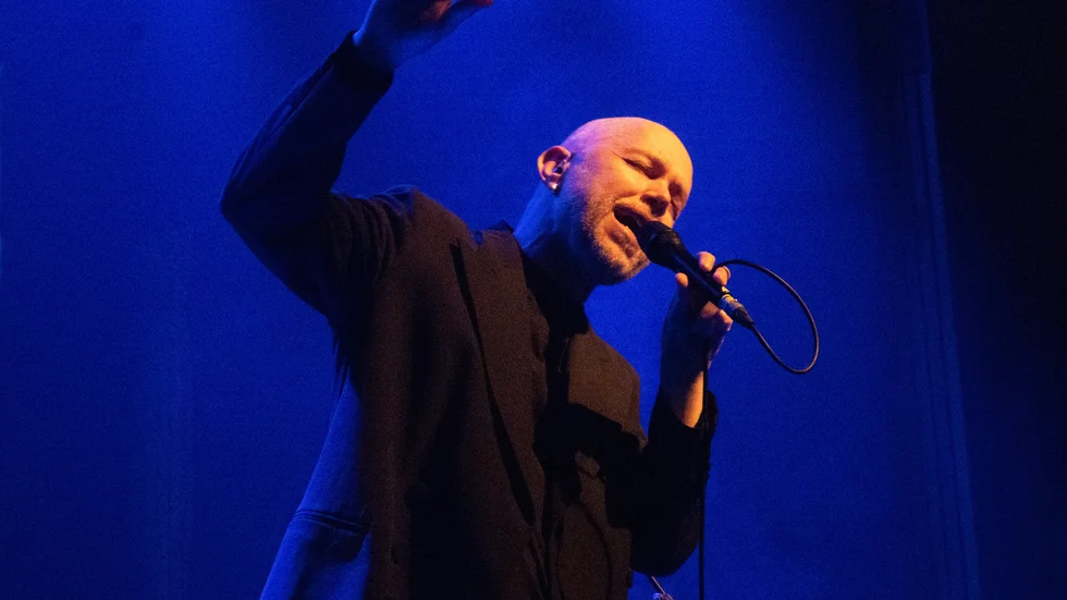 Tomas Andersson Wij behåller nerven genom hela konserten.