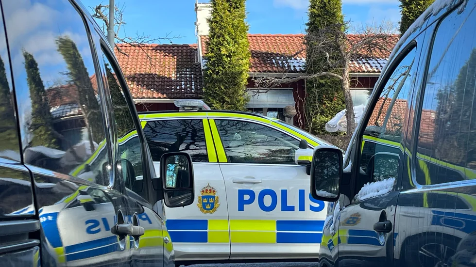 Polisen var på tisdagsförmiddagen på plats vid den misstänkta skottlossningen i Åtvidaberg.
