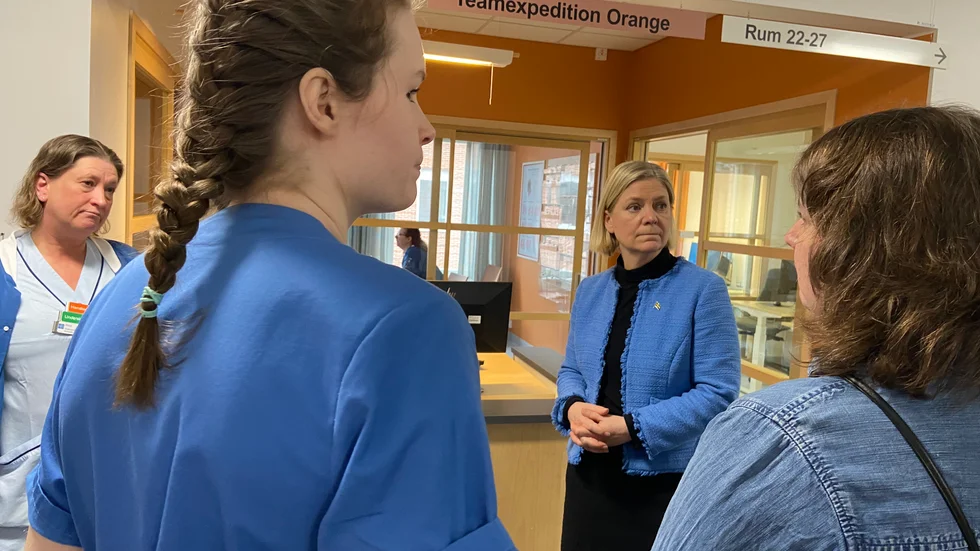 Den överhängande känslan på Vrinnevi är oro inför varslet, berättar personalen för Magdalena Andersson (S).