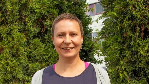 Camilla Wester, projektsamordnare på Försvarsmaktens miljöprövningsenhet, poängterar att Försvarsmakten haft giltiga tillstånd för sin verksamhet och följt de krav och riktlinjer som fanns, men att samhällets kunskap om PFAS historiskt varit låg. 