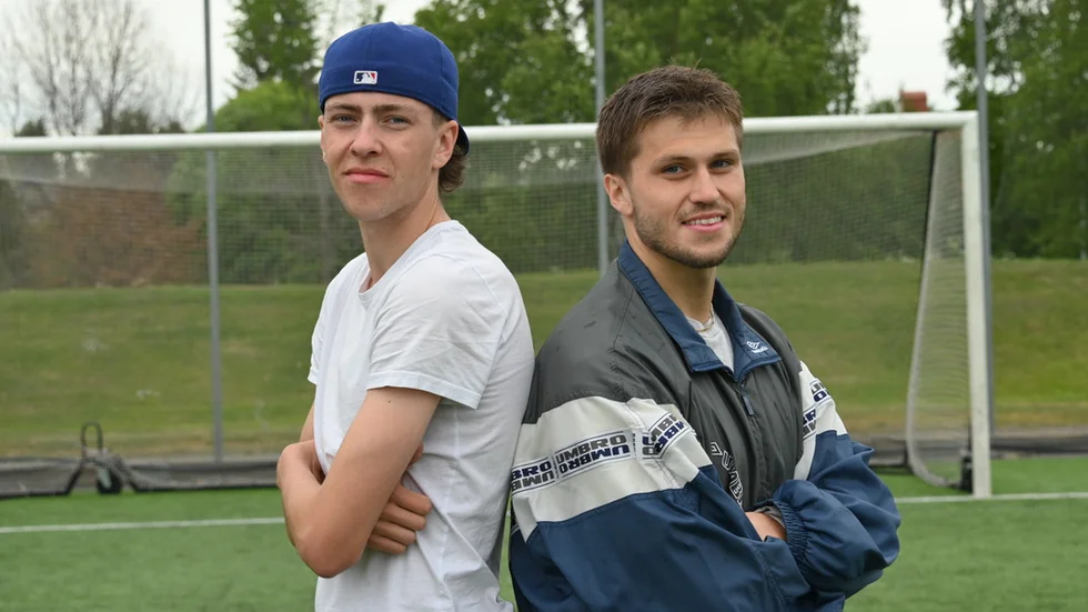 Jonathan Hultdin och Jonas Wallgren var tidigare lagkamrater. Nu ställs de mot varandra i ett nytt derby i Skelleftefotbollen.
