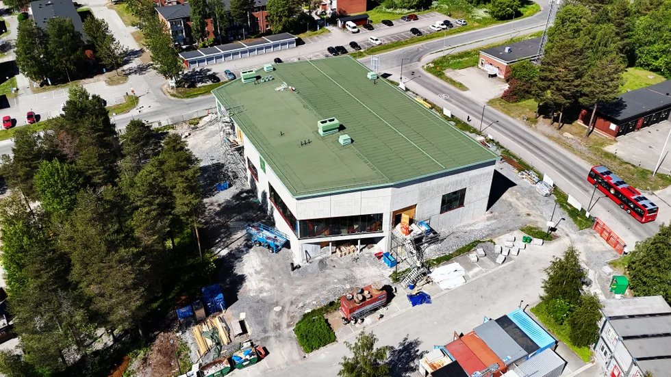 Insändarskribenten saknar debatt bland politikerna om bland annat det fördyrade badhuset på Hertsön.