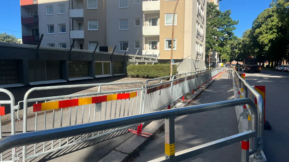 Vägkanten längs Gränsgatan har stängts av.