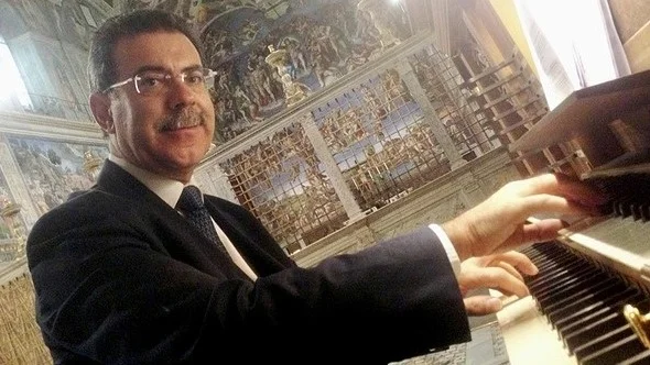 Juan Paradell Solé har en lång karriär som organist bakom sig. Den 31 augusti kan han ses och höras på Cahmandagarna i Lövstabruk.