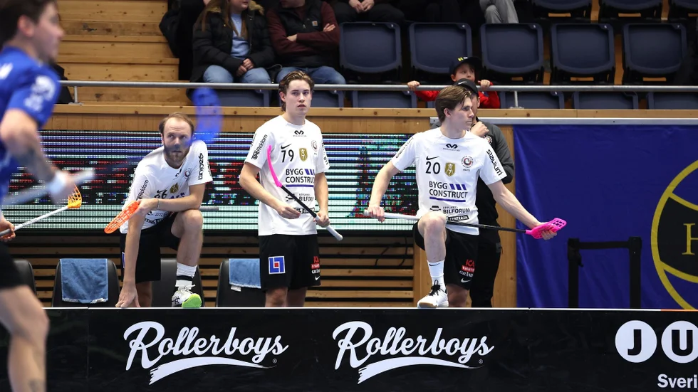 Rasmus Sundstedt agerade center mellan de unga poängspelarna Gabriel Kohonen och Sakarias Ulriksson i derbyt mot Hagunda.