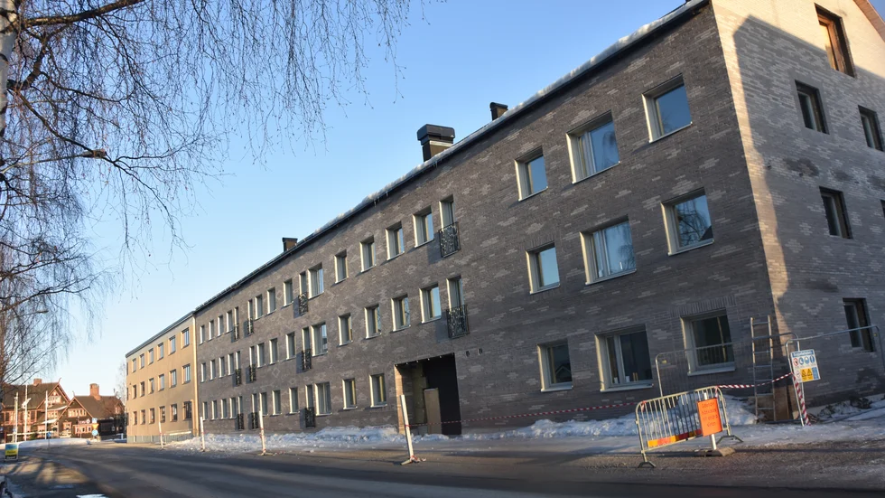 Beslut i Stockholm påverkade finansieringen och Aulis gjorde därför halvhalt. Nu har bygget återupptagits.