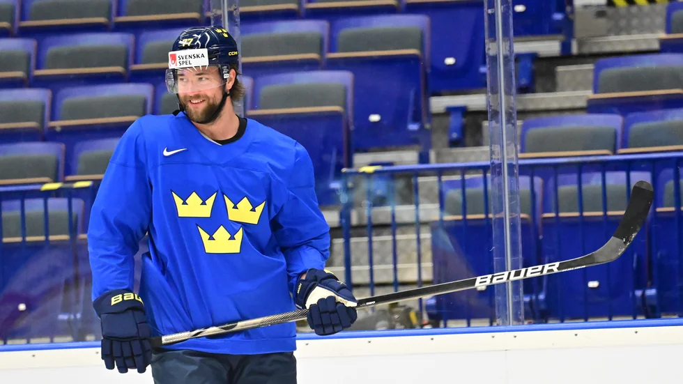 Victor Hedman gjorde sin första isträning med Tre Kronor inför premiären mot USA.