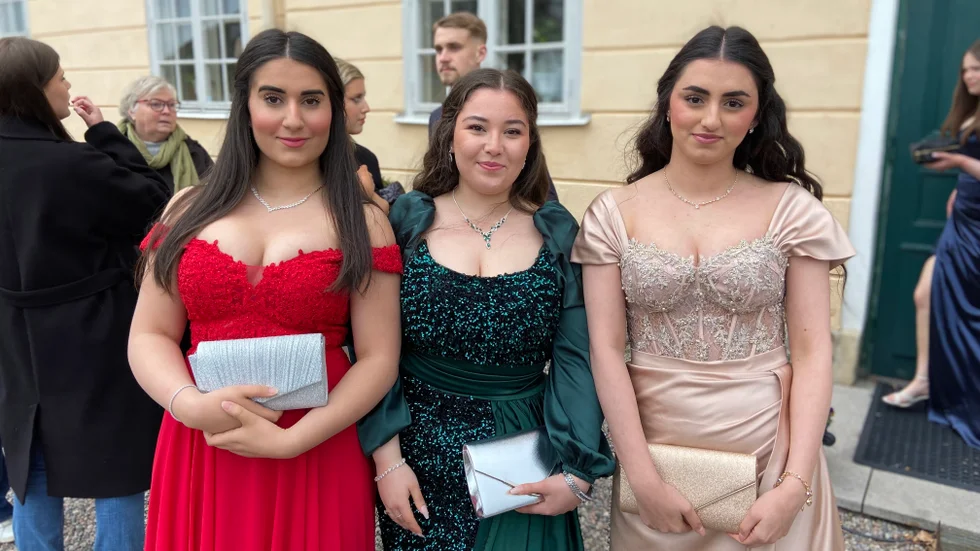 May Altizin, Tabeen Jabbar och Lina Mustafa hade väntat och längtat efter att få gå på bal. 