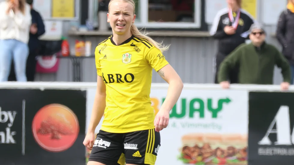 Stina Kägo Bragsjö inledde målskyttet för Vimmerby IF när laget vann stort borta mot Eksjö.