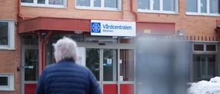 Maria stod i jättekön i två timmar – då stängdes mottagningen