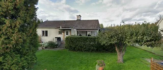 22-åring ny ägare till hus i Motala - 1 600 000 kronor blev priset