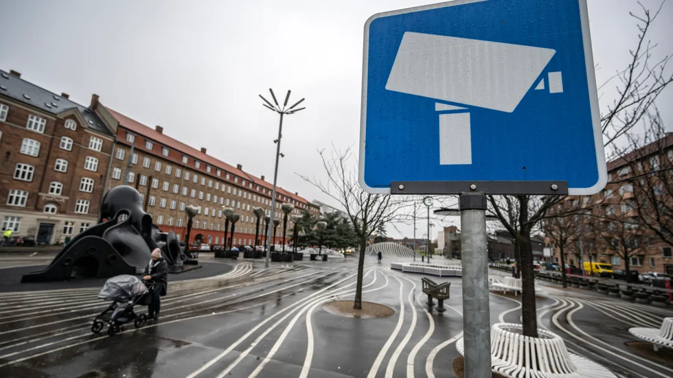 "Tänk om svensk polis kunde införa en svensk modell där polisen är nära medborgarna", skriver B Carlsson. Bilden är från Nørrebro i Köpenhamn.
