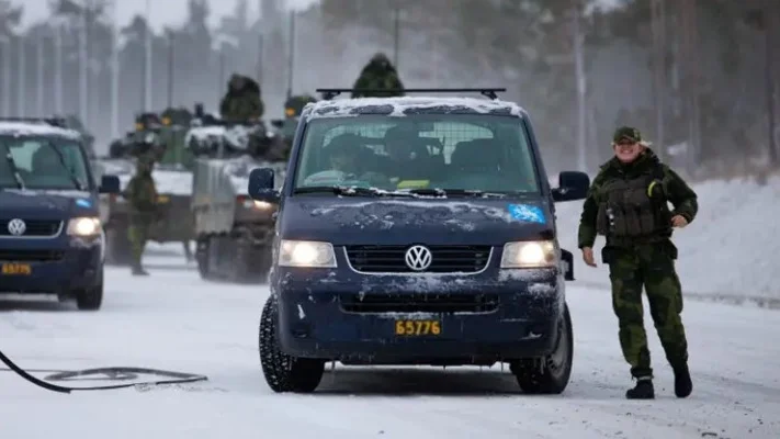 Långa militärkolonner kommer att färdas efter vägarna i Norrbotten under vårvintern.