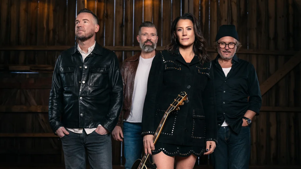 Jill Johnson och hennes tremannaband "The Johnsons" gör en av två unika kvällar i Luleå, då de gör gemensam sak med Magnus Carlsons band.