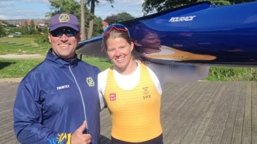 Melina Andersson tillsammans med tränaren David Rytten Larsen i Danmark.