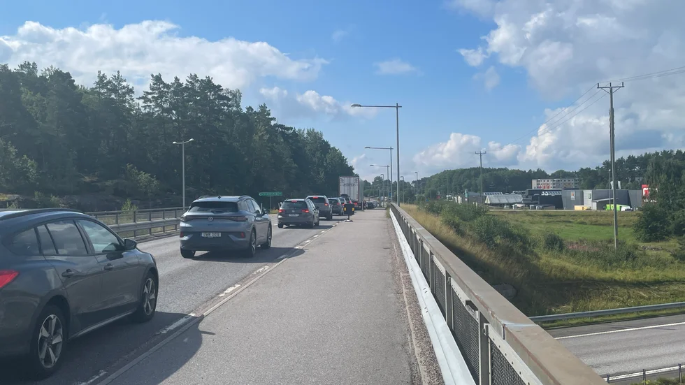 Det finns en gång- och cykelbana över E4 vid Gustavsberg, men insändarskribenten skulle vilja ha en separat bro. Arkivbild