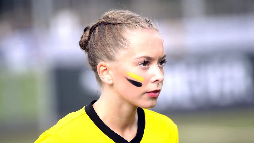 Hedda Larson i Lindö FF F16 under Gothia Cup. Norrköpingslaget åkte ut mot Throttur FC i åttondelsfinal. Isländskorna vann sedan hela turneringen. 