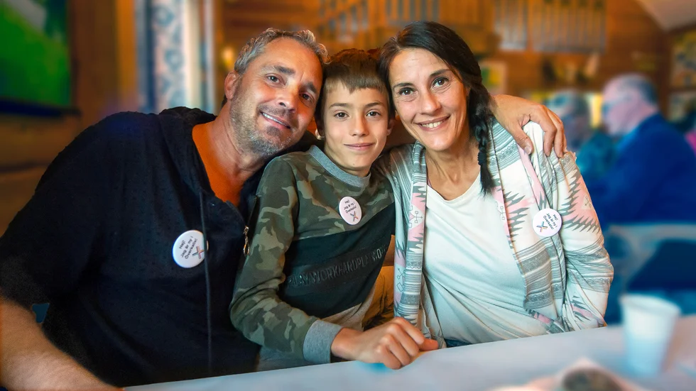 Vintersemestrarna ledde till att Veronica Casolini, Sean Agustoni och deras tioårige son Nicholas flyttade från Schweiz till Överkalix. 