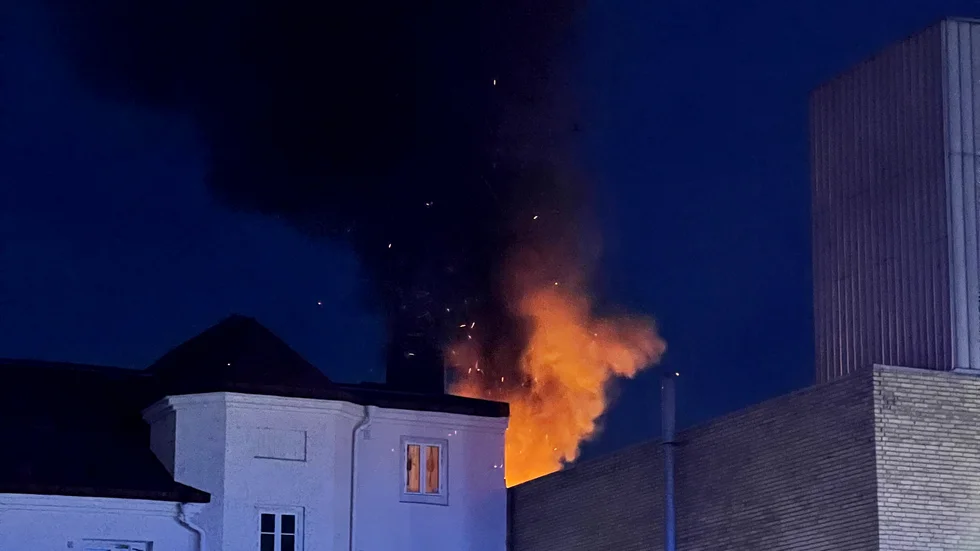 Lågorna från branden på Björksgatan.