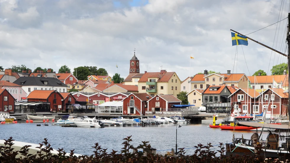 Låt Östhammarshem köpa den mindre hyresfastigheten ”Blomtorp” i Öregrund med fem enrumslägenheter, i stället för att sälja den på den öppna marknaden, skriver representanter från Öregrundsrådet.