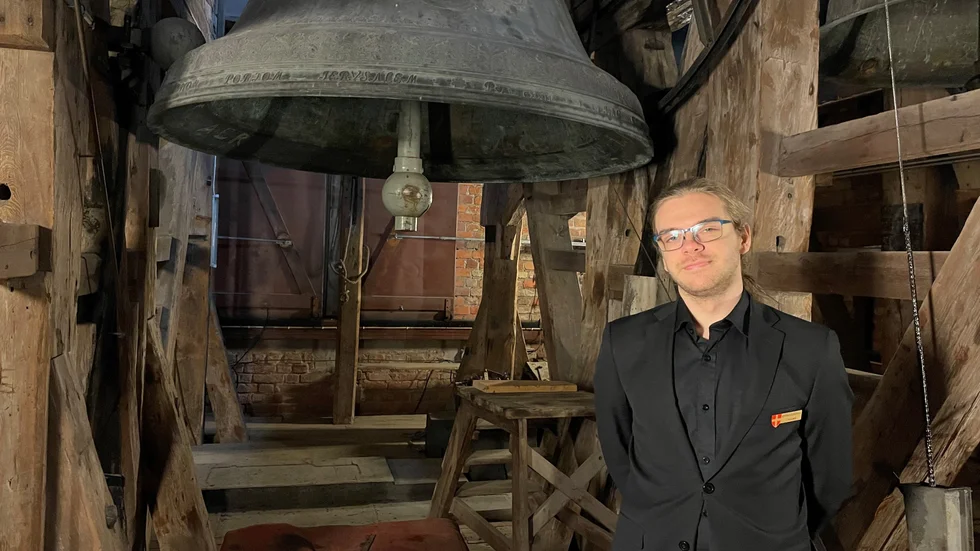 "Den som är van att höra klockorna märker skillnaden", säger Adam Lewerin som är kyrkvaktmästare i Domkyrkan.  