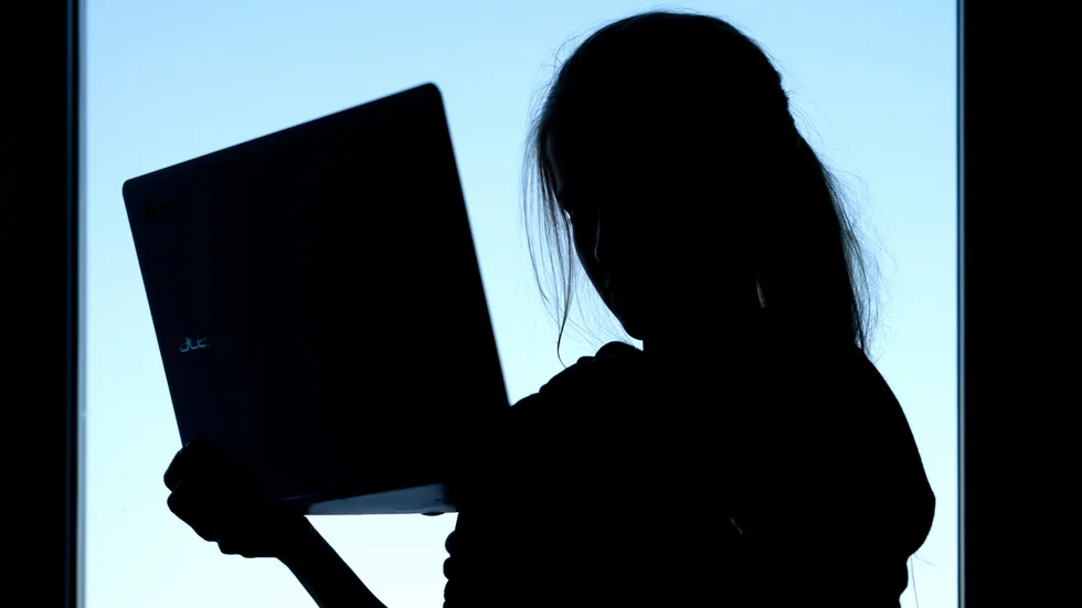 Nio flickor har utnyttjats av mannen, enligt åtalet. Bland annat har han förmått dem att skicka bilder och filmer till honom.
