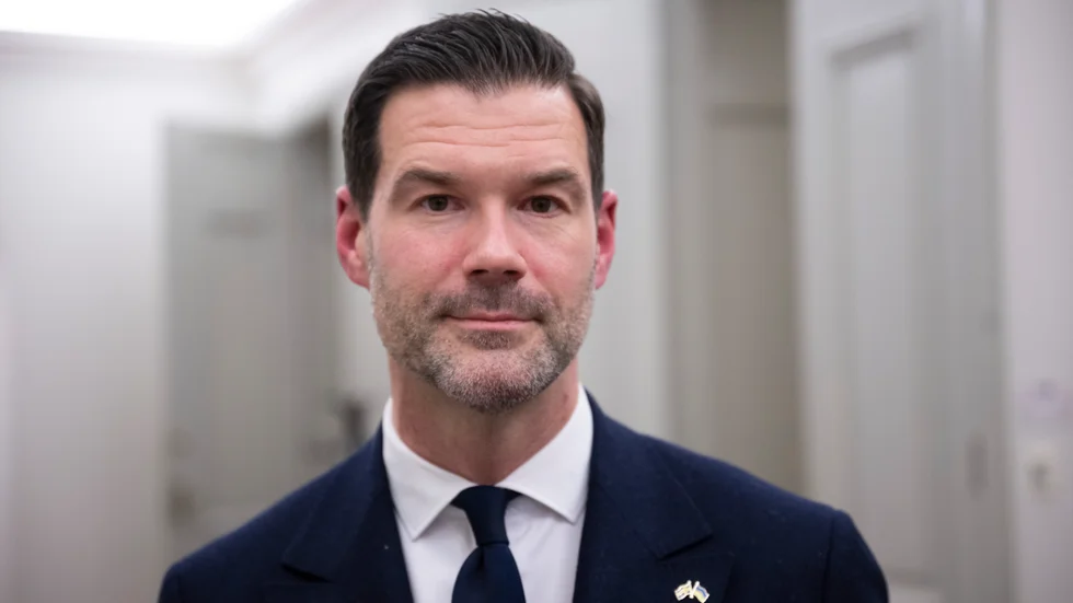 Skribenten menar att migrationsminister Johan Forsell kunde ha gjort bättre saker för att skydda migranter som blir utnyttjade. 