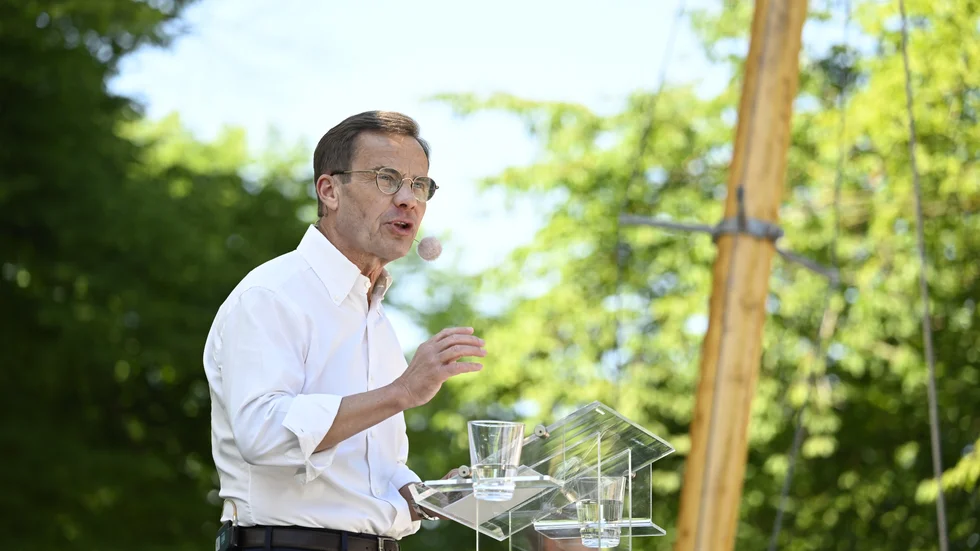 Moderaternas partiledare Ulf Kristersson (M) talar om vanligt folk men verkar ha glömt bort vilka det är.