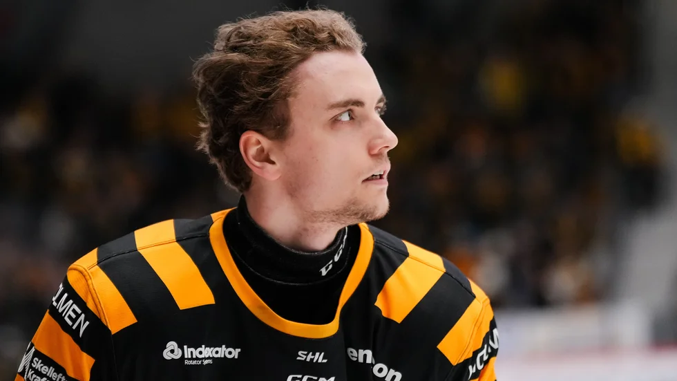 Elias Stenman lämnar Skellefteå och kommer nästa säsong spela i Hockeyallsvenskan.