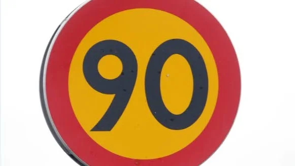 En 21-årig man överskred den högsta tillåtna hastigheten med 46 kilometer i timmen.