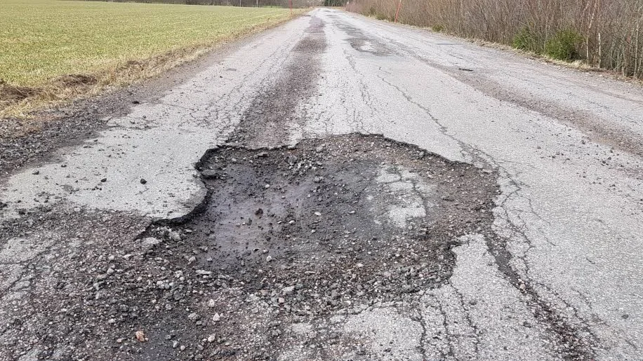 I och med att vägen inte längre får bidrag kan vare sig Trafikverket eller allmänna trafikanter ställa krav på skicket.