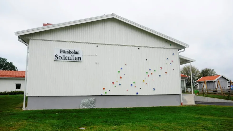 På Solkullens lekplats begicks brottet. Handlingens brottsrubricering är försök till skadegörelse.