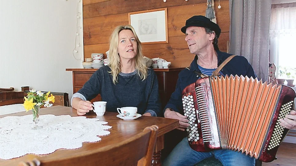 Kicki Willysson och Tord Johansson gör allvar av sin dröm och låter Knastorp Kaffe och Kultur flytta in i torpet medan de själva flyttar ut i gårdshuset.