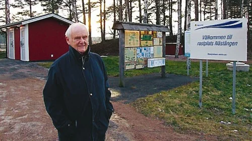 Självklart ska både Kinda och Ydre kunna ha information vid Nästången, tycker Lennart Nilsson. "En av Sveriges finaste rastplatser" med alla faciliteter. Till och med konst.
