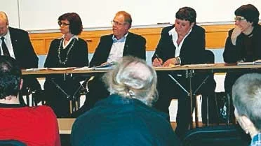 Lennart Bogren, Emma Löfdahl/Landberg, Rune Backlund, Anki Magnusson och Agneta Johansson svarade på allmönhetens frågor om tandvården i Mariannelund.
