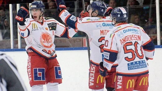 Västerviks Dan Pettersson kvitterade till 2-2 och var en av matchens absolut bästa spelare när VIK tog ett stort kliv mot seriesegern.