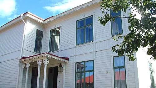 När huset flyttades till Gamla Linköping runt 1966 delades det i två delar. Foto: Cecilia Johansson