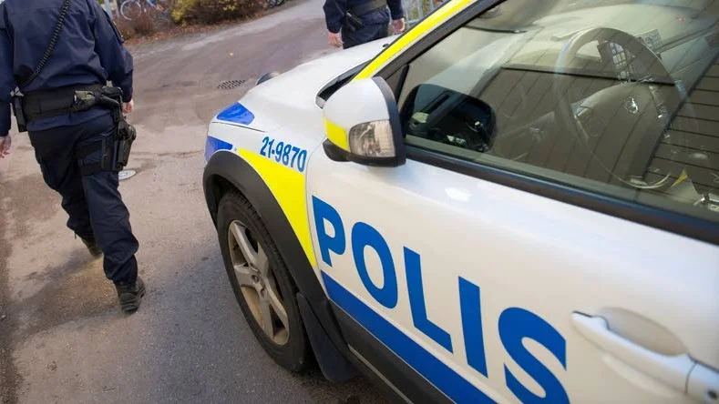 En 29-årig man misstänks för flera brott i bland annat Motala, Linköping, Norrköping och Västervik.